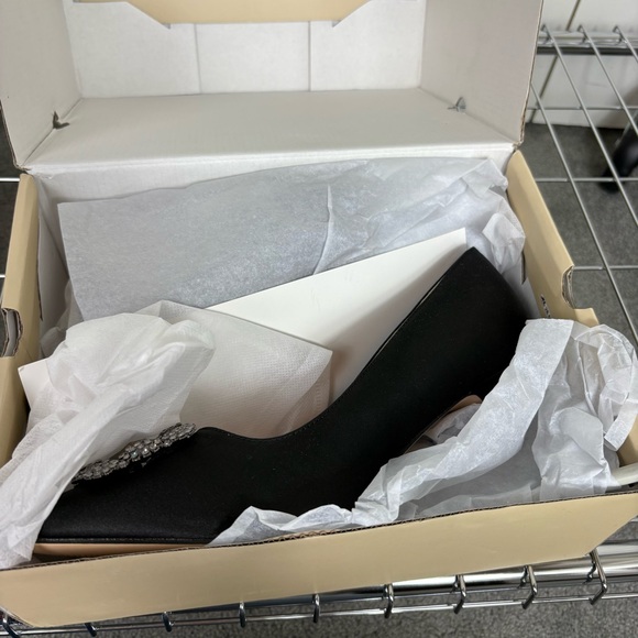 Elegant Black Satin Women's Pumps with Crystal Embellishment - Picture 4 of 5